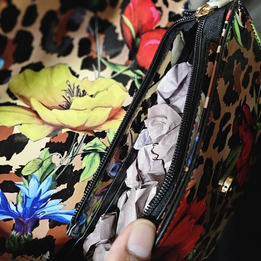 Betsey Johnson Leopard Bow Slingback Heels with Coordinating Trendology Handbag - Picture 11 of 14